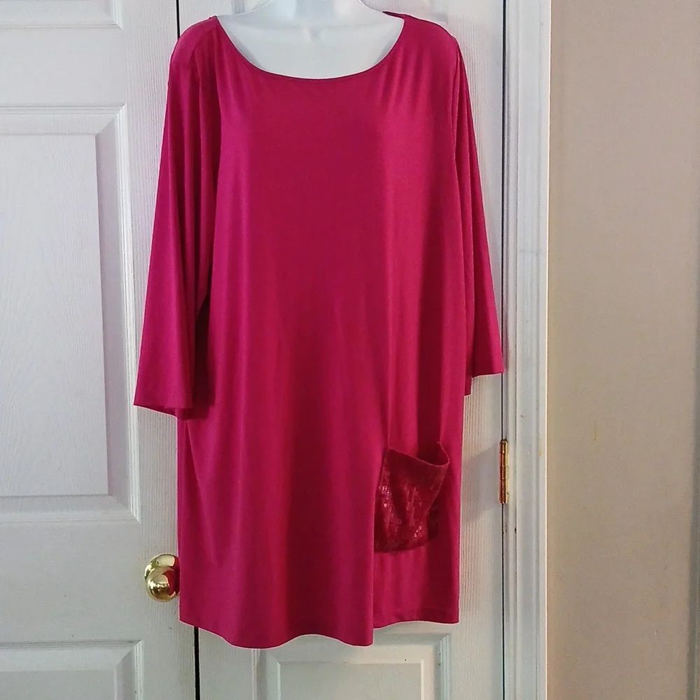 Joan River Magenta tunic with front sequin pocket Sz 1X NWOT